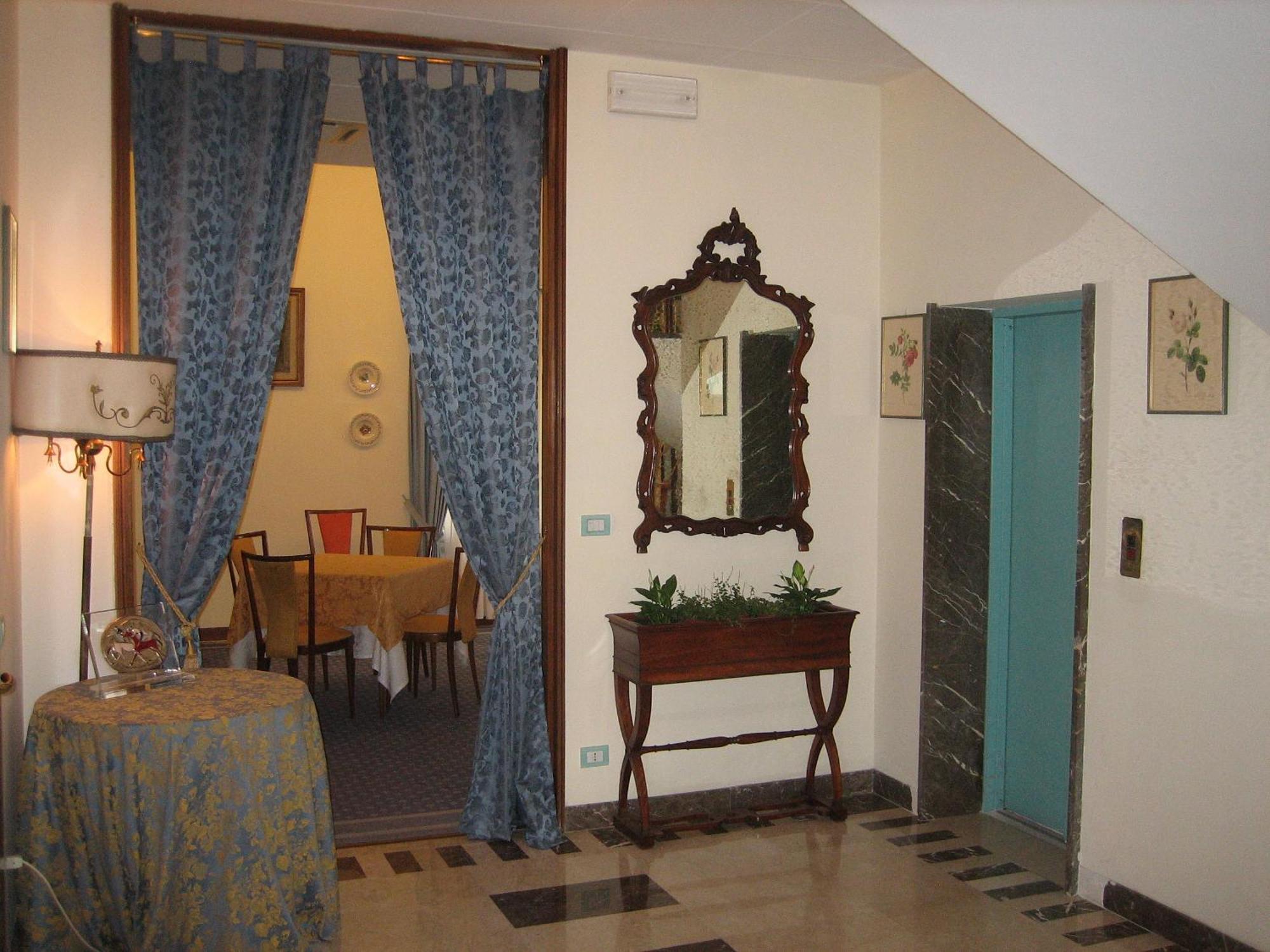 Hotel Broglia 4*